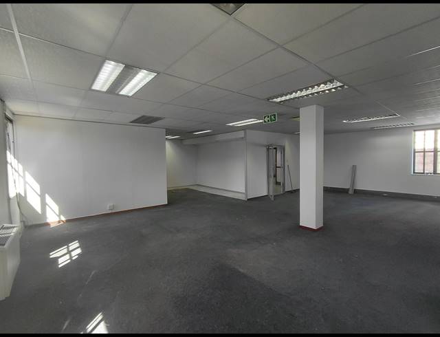 173M² OFFICE TO LET IN BRYANSTON